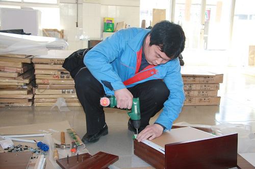 深圳搬家公司银河集团186net提供家具拆装服务